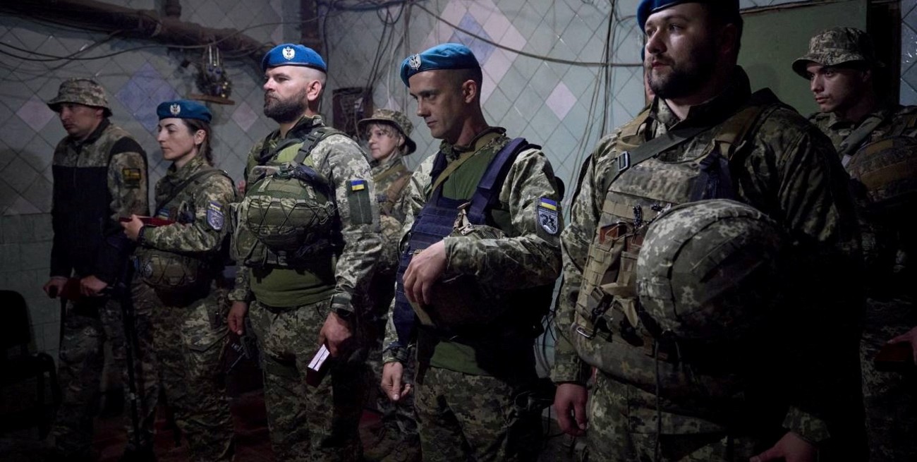 Marines escuchando a Zelenski en Donetsk. Crédito: Ukrainian Presidential Press Service