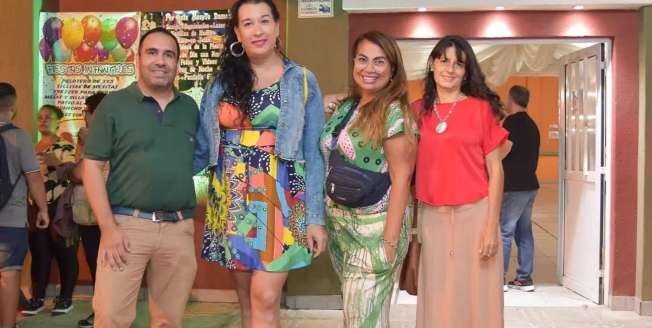 Junto a sus compañeros de la lista "Es con Todos", dentro del frente Juntos Avancemos.