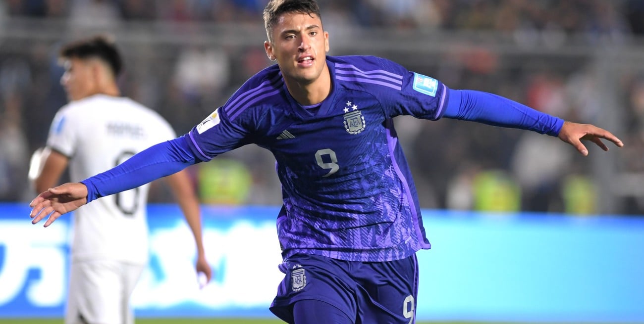 Alejo Véliz es el goleador de Argentina con tres tantos.