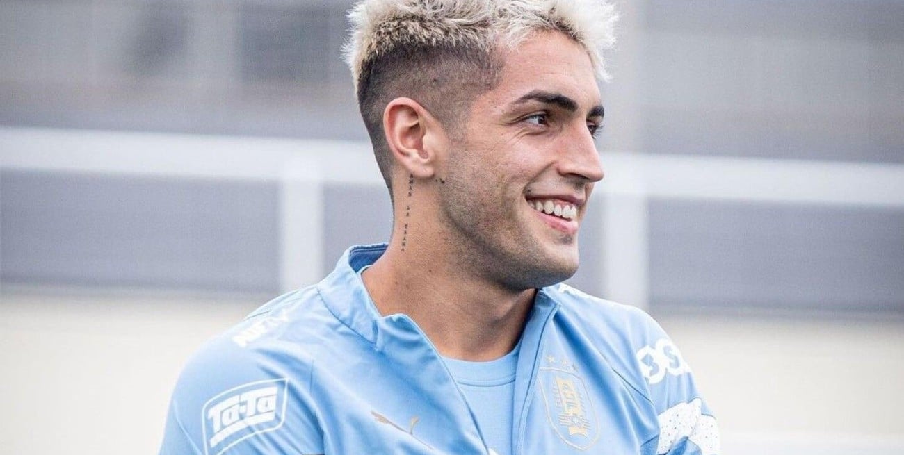 Santiago Mele con la celeste de Uruguay.