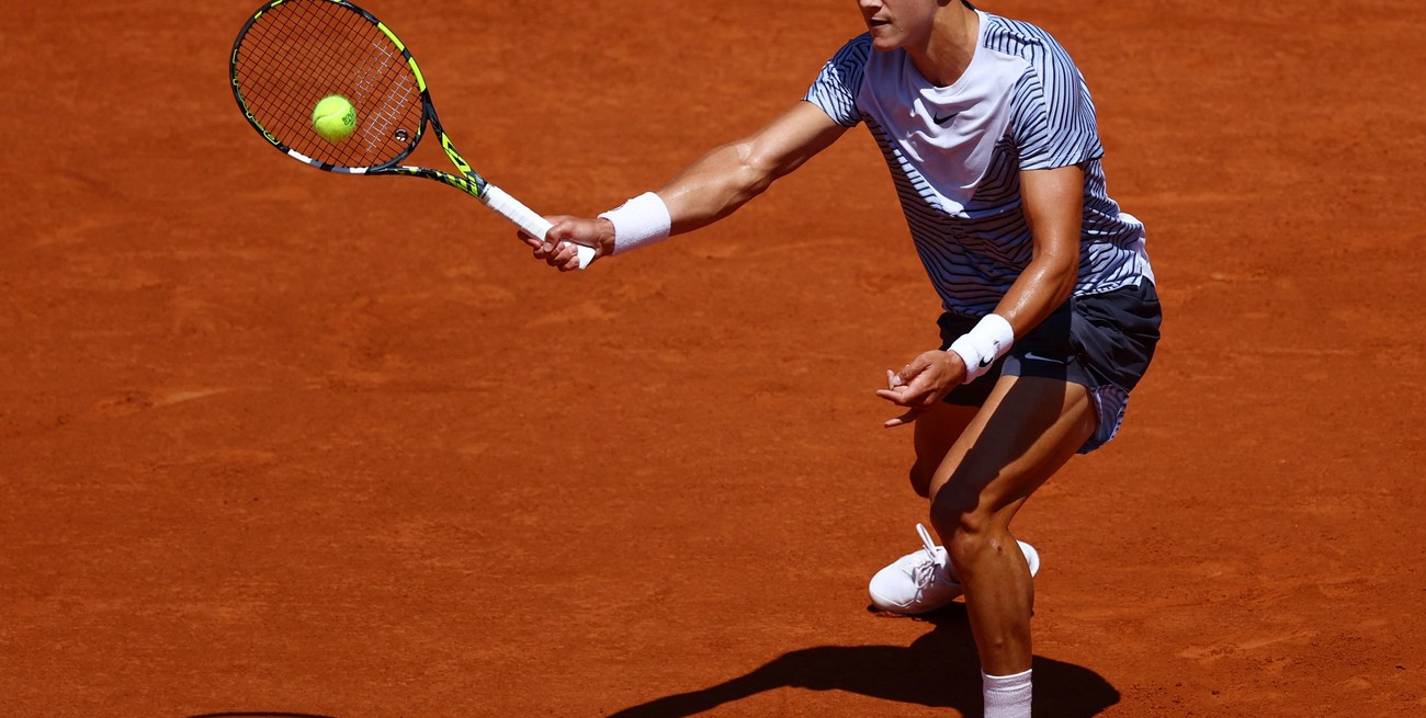 Holger Rune venció en tres sets al argentino. Crédito: Reuters.