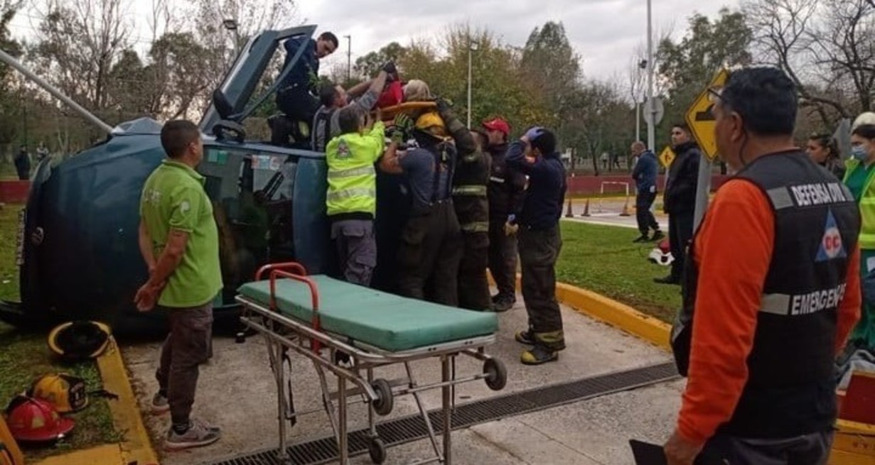 La mujer fue trasladada al Hospital Narciso López para una evaluación más detallada.