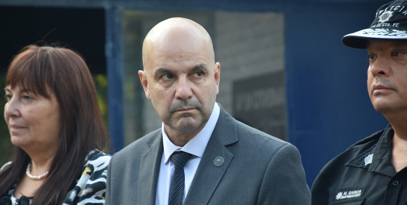La sede policial, ubicada en calle Antonio De Petre, a metros de Anichini, alojaba 27 presos cuando su capacidad máxima es para 12. Crédito: El Litoral