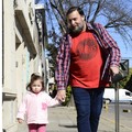 Los nuevos padres están implicadoscon la crianza de sus hijos, participan en las decisiones cotidianas y son emocionalmente demostrativos y abiertos.