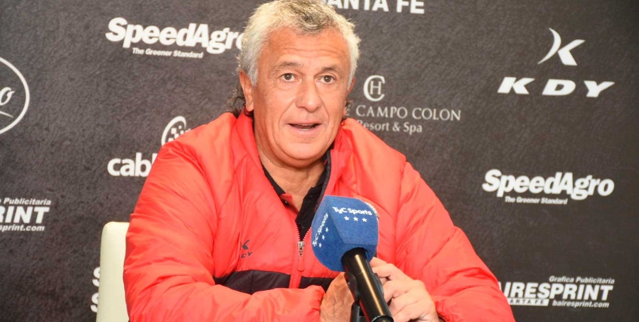 El entrenador rojinegro, "Pipo" Gorosito. Crédito: Guillermo Di Salvatore