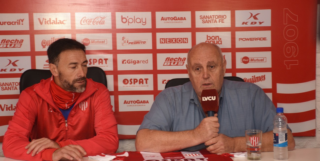 "Kily" González en la presentación con la rojiblanca. Crédito: Mauricio Garín