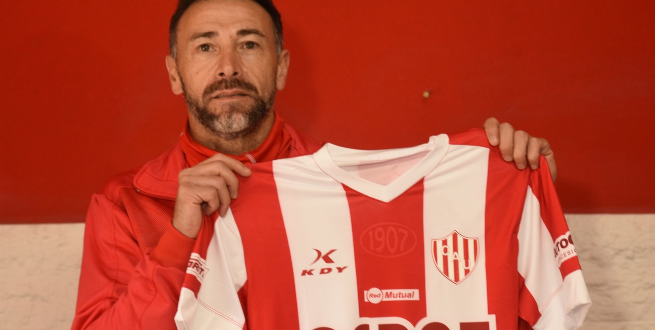 "Kily" González en la presentación con la rojiblanca. Crédito: Mauricio Garín