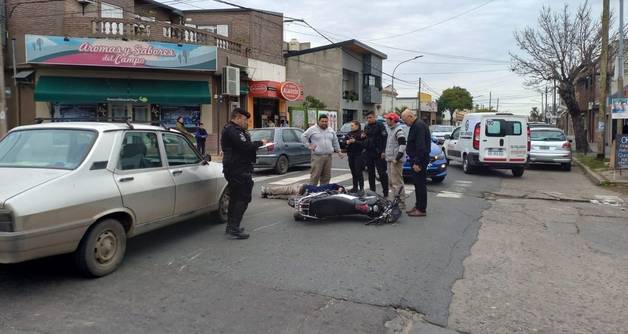 Se esperaba la ambulancia para trasladar a la víctima.