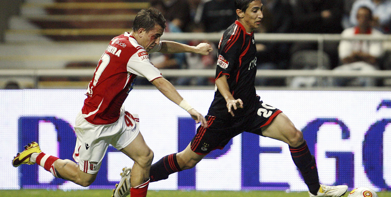 Ángel Di María con la camiseta del Benfica en 2009. Crédito: Nacho Doce / Reuters