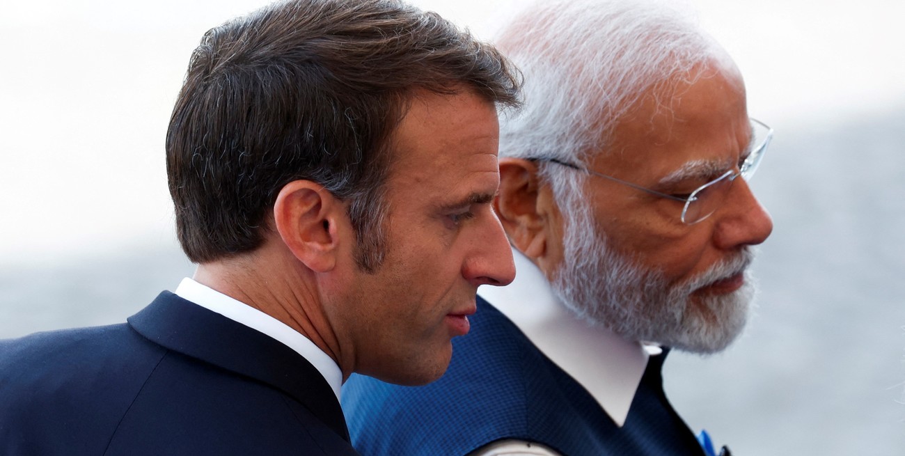 Narendra Modi en Francia junto a su par Emmanuel Macron. Crédito: Gonzalo Fuentes / Reuters