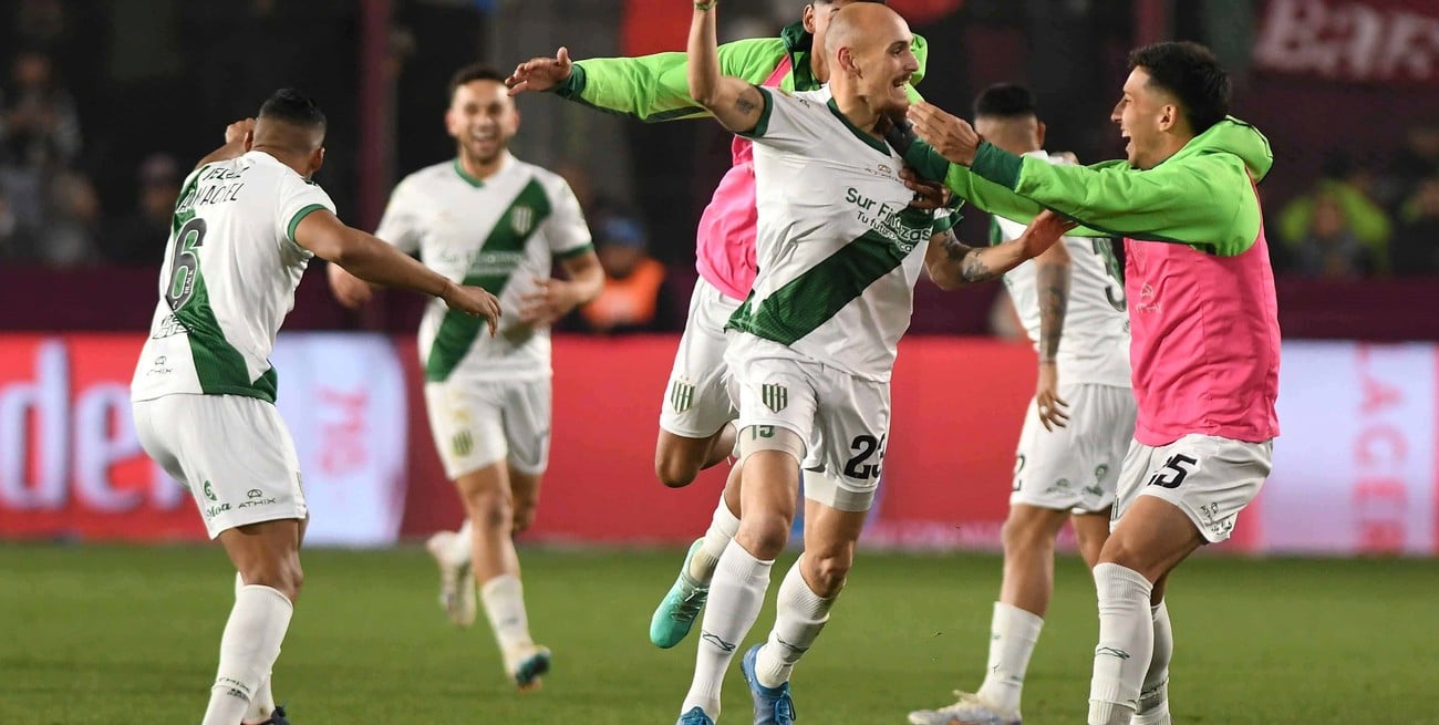 Nicolás Sosa Sánchez, autor de un verdadero golazo en el clásico. Crédito: Télam