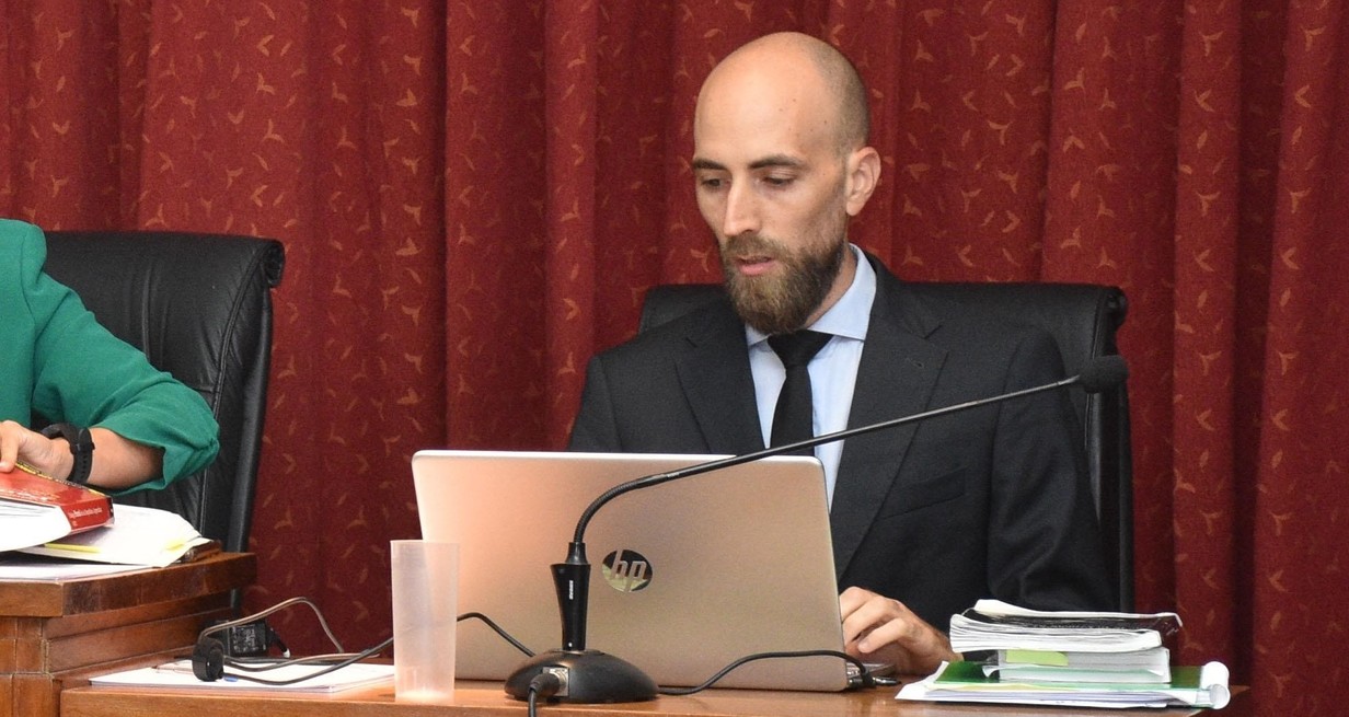 El juez Pablo Spekuljak consideró presentes los riesgos de fuga y de entorpecimiento probatorio, por lo que dispuso las prisiones preventivas. Crédito: Archivo El Litoral/Flavio Raina