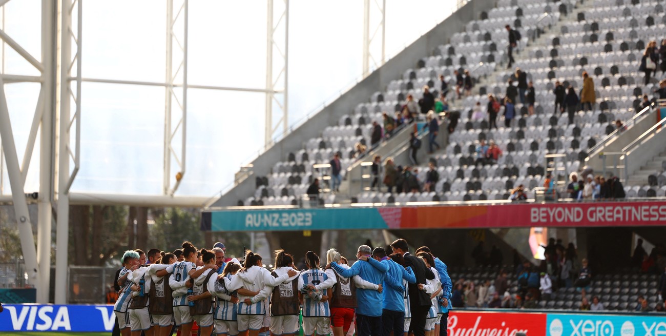 Unidas, las jugadoras argentinas van en busca del histórico triunfo. Crédito: Molly Darlington / Reuters