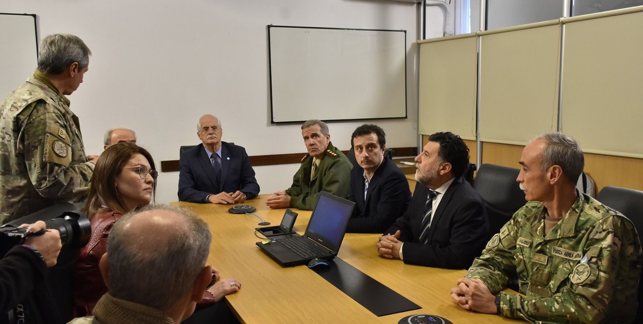 Autoridades del Ministerio del Interior participaron de una reunión previa con los altos mandos militares. FOTO: Prensa Ministerio del Interior