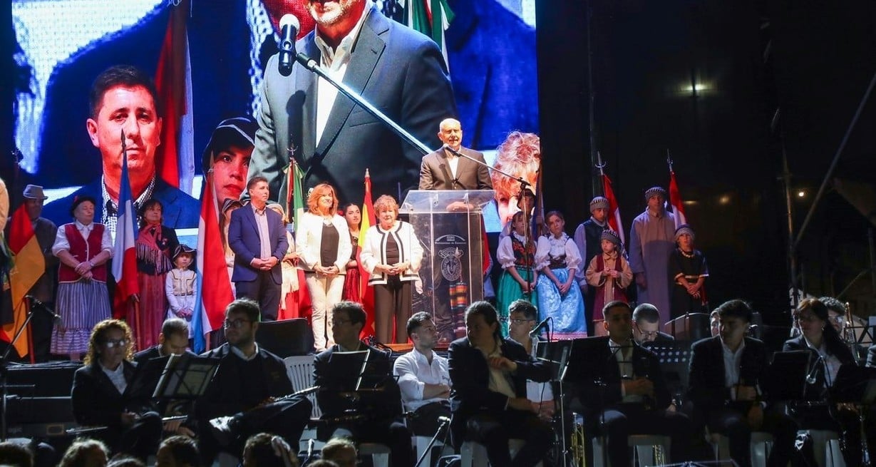 “A quienes fueron los impulsores de toda esa gesta gringa es un buen momento siempre para homenajearlo, para reconocer y para alentar a quienes hoy en la actualidad siguen haciendo agricultura y siguen forjando futuro”, expresó el gobernador.