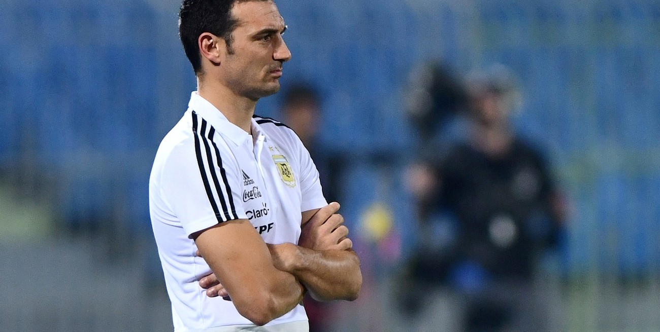 FILE PHOTO: Soccer Football - International Friendly - Argentina v Iraq - Prince Faisal bin Fahd Stadium, Riyadh, Saudi Arabia - October 11, 2018  Argentina coach Lionel Scaloni during the match   REUTERS/Waleed Ali/File Photo
