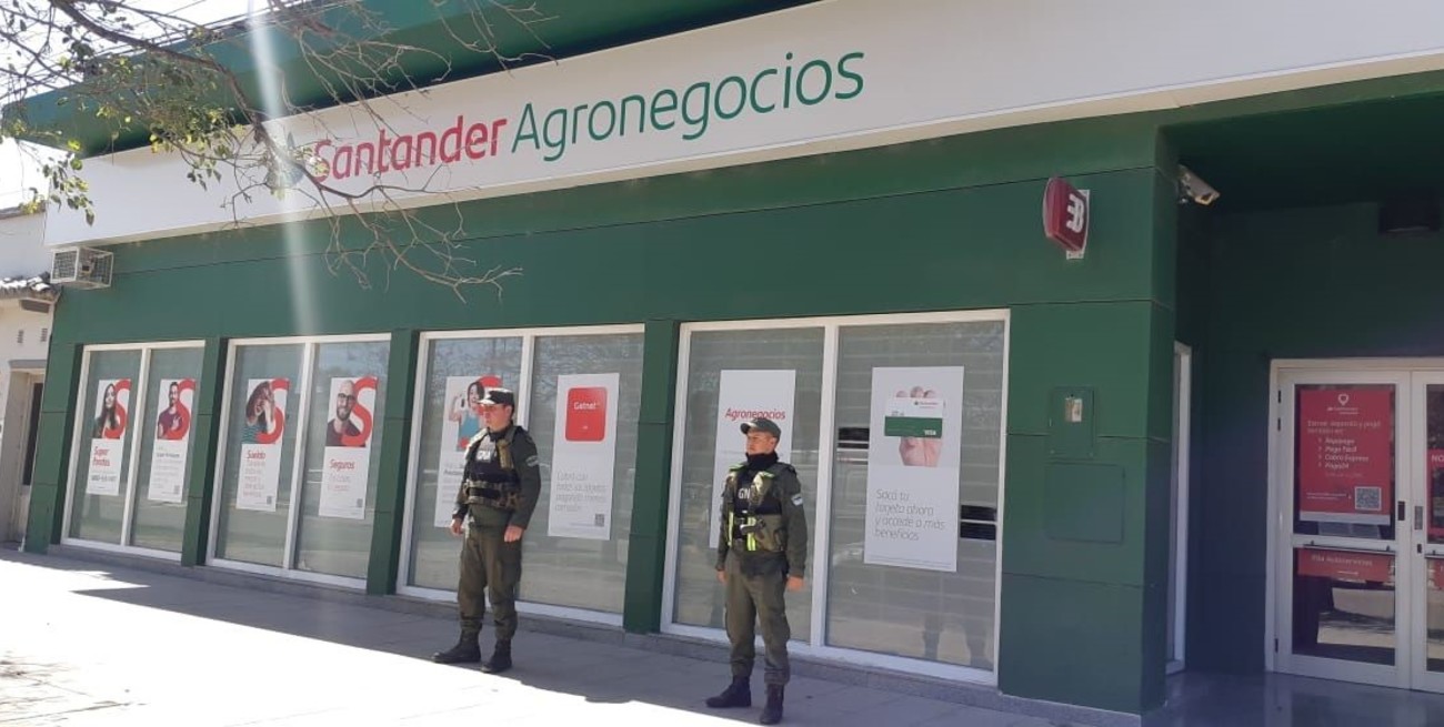 El 12 de septiembre último, la policía allanó un departamento del puerto, donde incautó una fortuna en pesos, dólares, euros y reales. Crédito: El Litoral