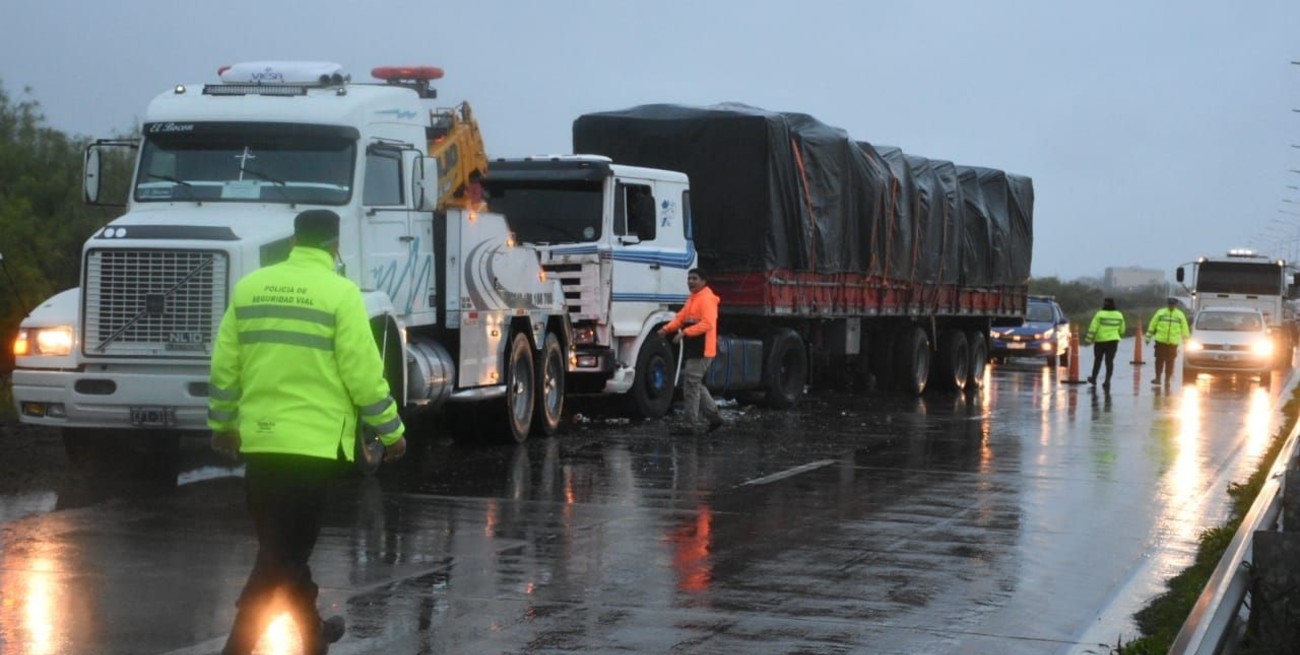 El choque se produjo el miércoles por la tarde, en una jornada signada por la lluvia. Crédito: Manuel Fabatía
