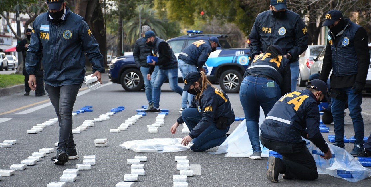 Tras el secuestro de más de 400 kilos de cocaína en Villa Gobernador Gálvez la justicia comenzó a seguir la pista del dinero. Crédito: Archivo el Litoral