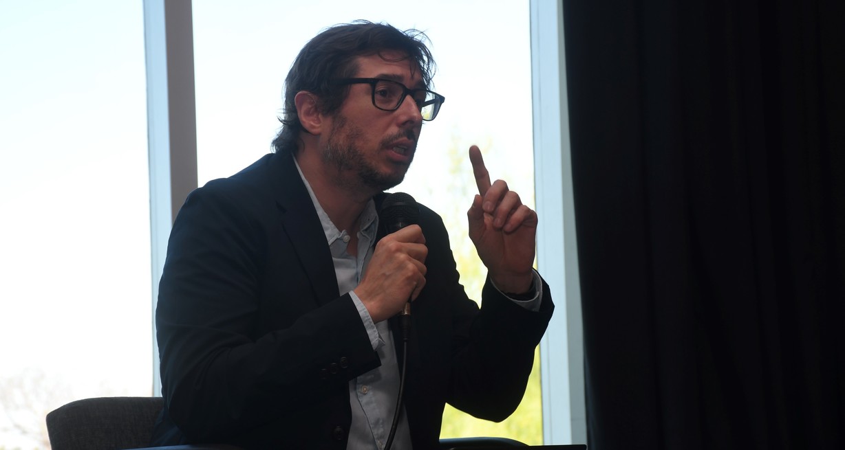 “Esta jornada tiene como propósito reflexionar -con miras a las próximas elecciones presidenciales-, sobre el lugar que ocupa la educación pública en ambos proyectos políticos en disputa", señalo Nicolás Arata, organizador del evento. Crédito: Flavio Raina