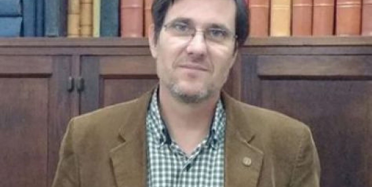 El próximo ministro desarrolló su carrera profesional en la UNR, principalmente, en la Facultad de Humanidades.