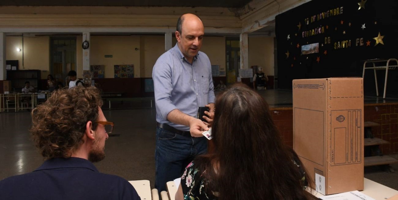 “Tenemos esa responsabilidad del testimonio, de decirle a los jóvenes, que hay que cuidar y sostener el sistema democrático entre todos”, valoró el funcionario. Crédito: Flavio Raina