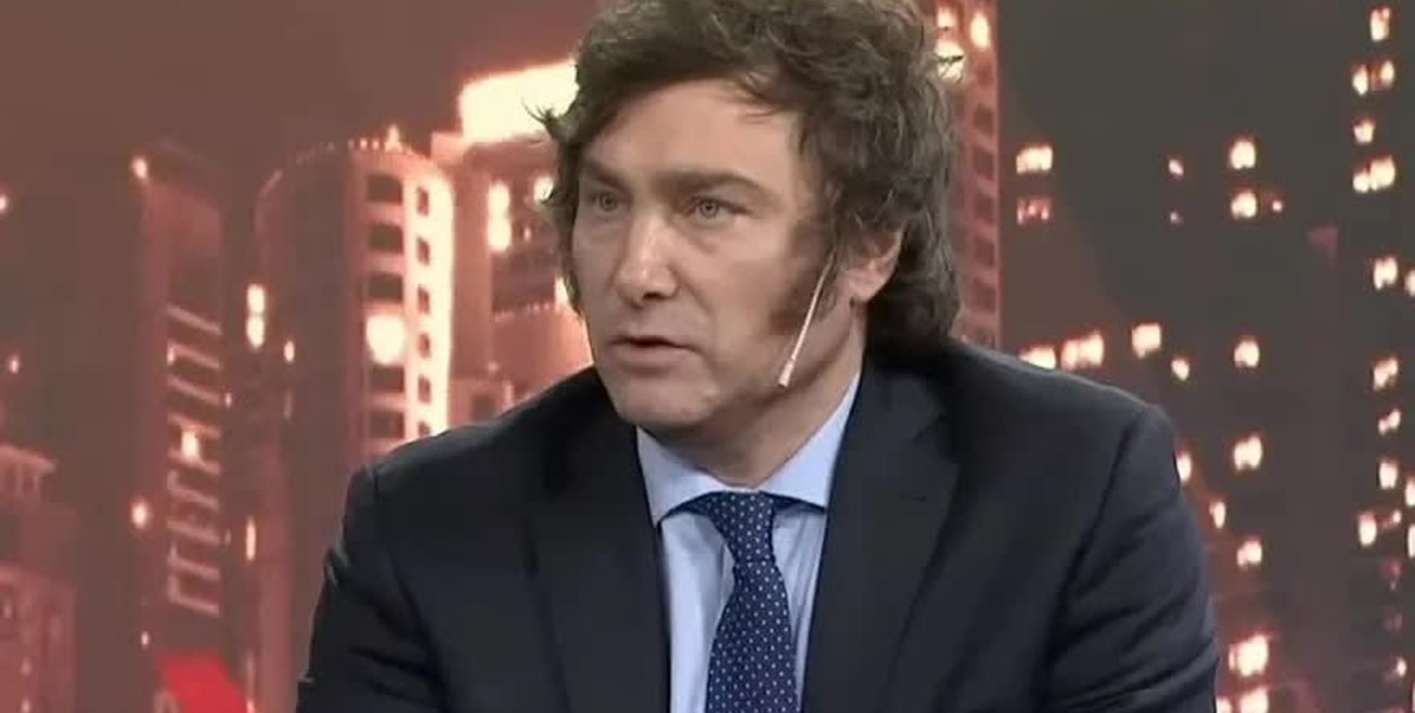 Javier Milei, presidente electo. Nada hacía prever, hasta hace un par de años, que ese loco y pintoresco personaje de los medios -estrafalario en su peinado, amigo del grito y compañero del enojo-, de fluida verborragia agresiva, sería, a partir del 10 de diciembre de 2023, quien decida y defina los tortuosos caminos de esta Argentina indomable.