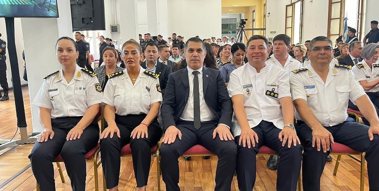 Los homenajeados son (de izq. a der.): Vilma Haydee Florito; Doris del Valle Abdala; Carlos Marcelo Zoratti; Marcelo Oscar Zalazar y Ariel Darío Sánchez. Crédito: Gentileza