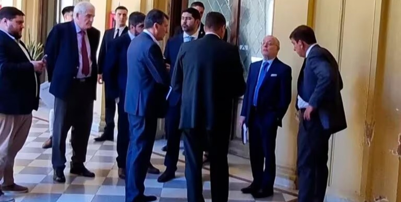Faurie encabezó el grupo de representantes de La Libertad Avanza que llegó hasta Casa Rosada para definir detalles del acto de traspaso de mando presidencial y la posterior jura de ministros de Javier Milei.