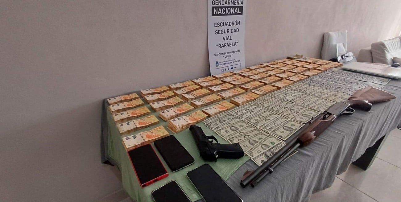 En total, la fuerza federal contabilizó 8.700 dólares estadounidenses, 5.024.300 pesos argentinos.
Crédito: Prensa GNA