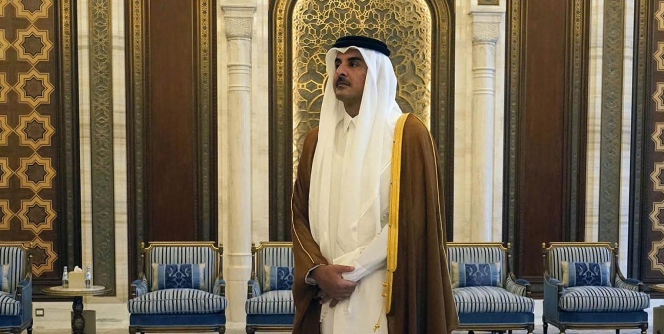 El jeque Tamim bin Hamad Al Thani es el actual emir de Catar, perteneciente a la dinastía de los Al Thani.