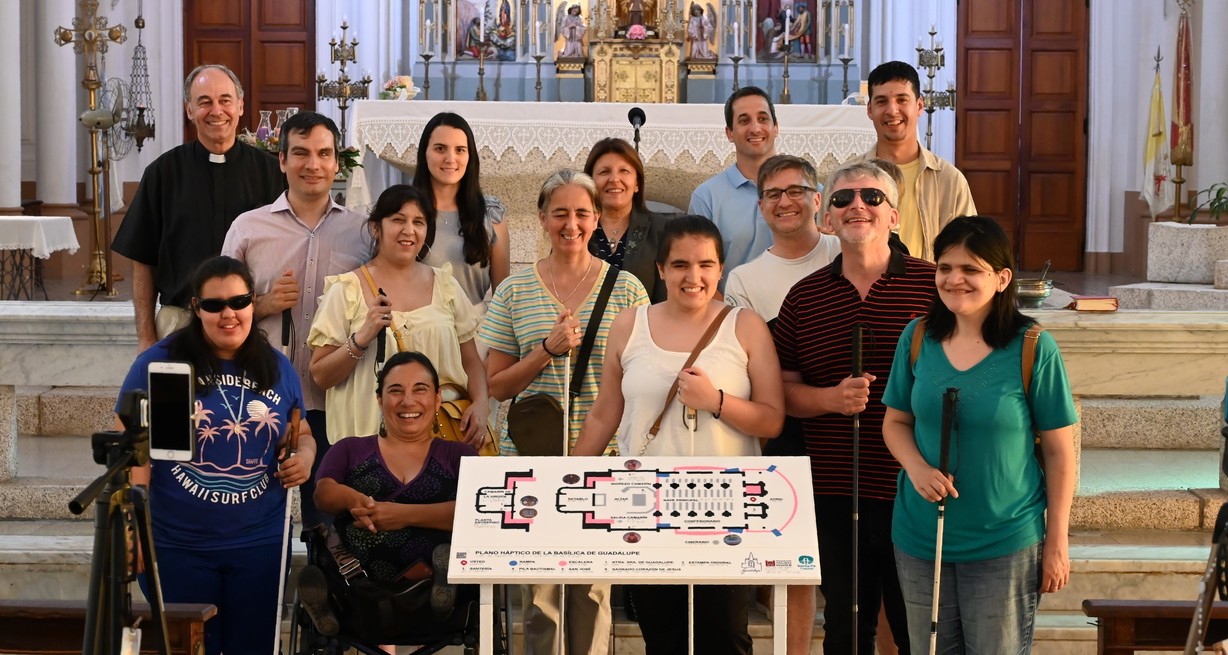 La presentación del mapa háptico se hizo el sábado pasado, en el marco de las actividades conmemorativas por el Día Internacional de las Personas con Discapacidad que se celebró el 3 de diciembre. Crédito: Luis Cetraro