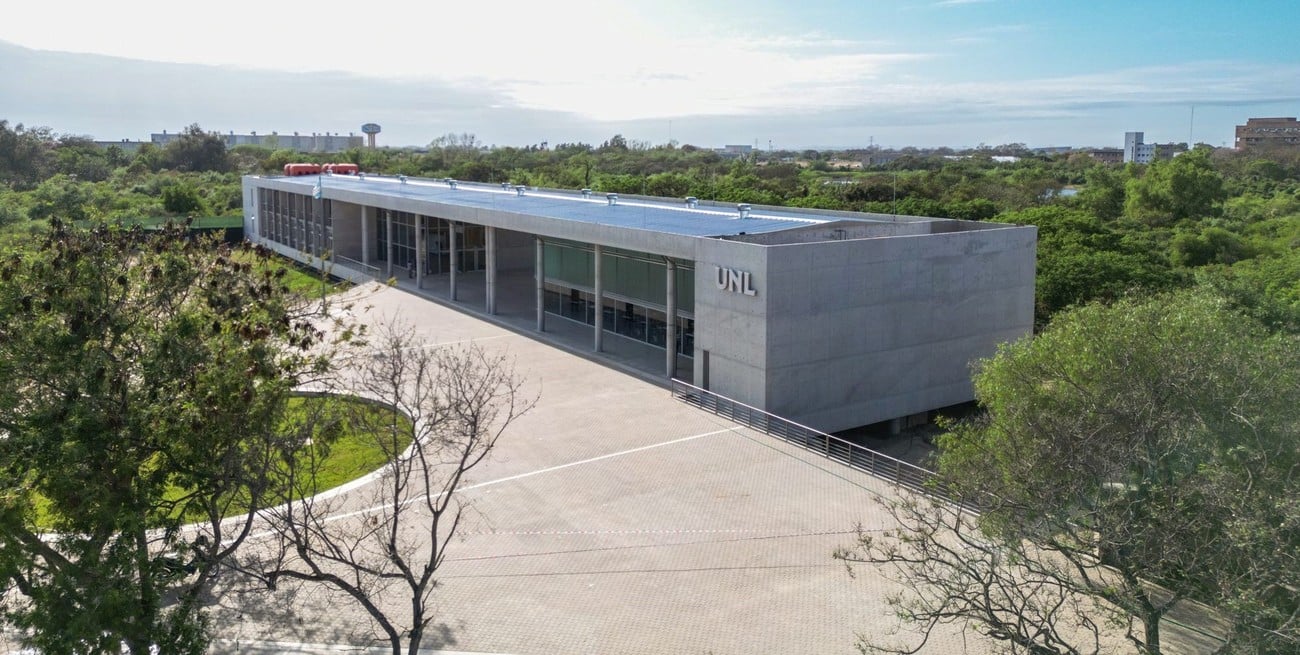 El recientemente inaugurado Aulario de la UNL en la Costanera Este de la Ciudad de Santa Fe fue financiado a través del Programa Federal de Inversión en Infraestructura Universitaria.