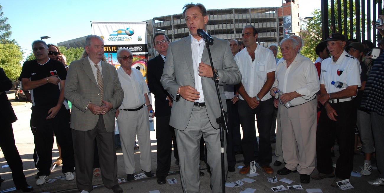 En su época de esplendor, el 15 de diciembre de 2010, Lerche presidía un acto en la puerta del club con la presencia del entonces presidente de AFA, Julio Grondona. Flavio Raina/Archivo