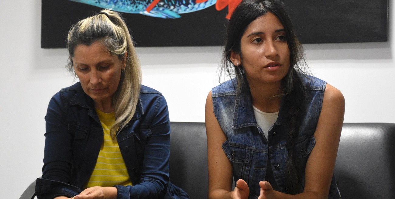 Catalina y Camila, tía y prima de Agustín, claman por saber la verdad sobre lo sucedido.
Crédito: Pablo Aguirre