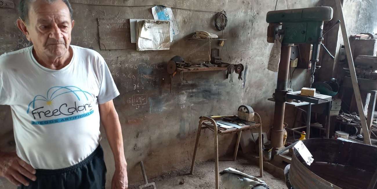 Perdió la cuenta. José Fernández (80), denunció más de veinte robos en su taller del barrio Barranquitas. Crédito: El Litoral