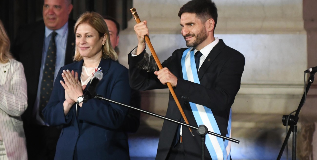 Con el respaldo de más de un millón de votos (récord en la provincia) y de una coalición poderosa, Maximiliano Pullaro vino a reivindicar una cultura de compromiso con la cosa pública. Crédito: Pablo Aguirre