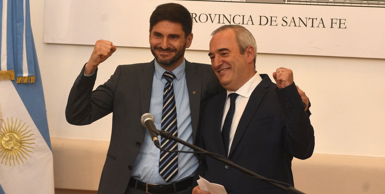 Domingo Rondina juró como Fiscal de Estado el pasado 22 de diciembre de 2023, ante el gobernador Maximiliano Pullaro. Crédito: Guillermo Di Salvatore