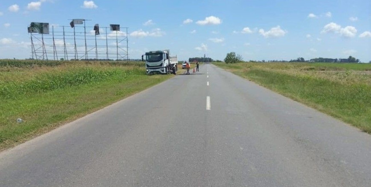 Además de la reparación de baches, la ruta no tiene pintados sus límites con la línea blanca, fundamental para la conducción nocturna. Crédito: Prensa VN