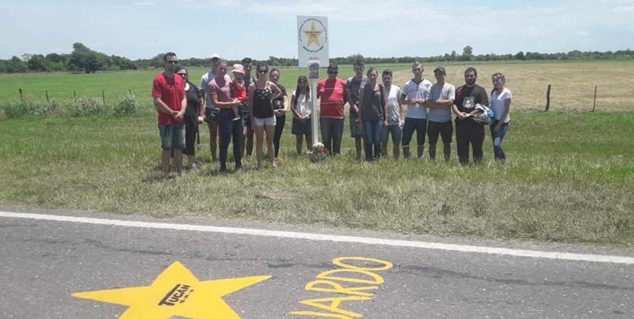 Como en tantas rutas del país, la estrella amarilla simboliza el recuerdo de los seres queridos que resultaron víctimas de siniestros viales. Crédito: Gentileza
