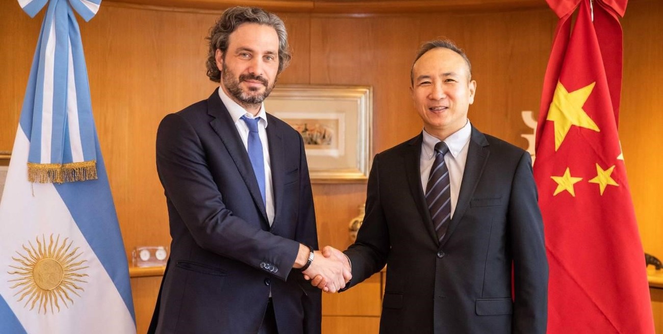 Santiago Cafiero, ex canciller, junto al embajador Wang Wei.