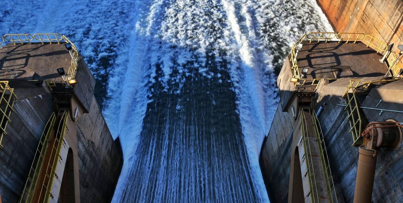 Más allá del crecimiento de fuentes limpias como las energías renovables y la nuclear, el clima es decisivo para la otra gran fuente de generación: las hidroeléctricas. Crédito: El Litoral