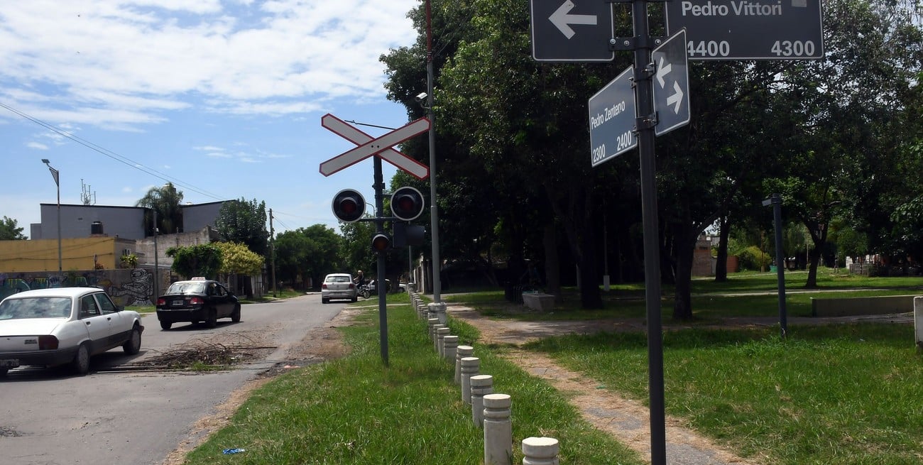 El bache se encuentra en Pedro Zenteno al 2300, apenas unos metros al este de la esquina con Pedro Vittori. Crédito: Guillermo Di Salvatore