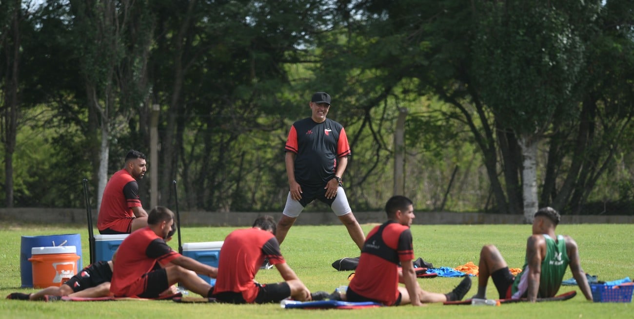 El Sabalero arranca de local, el 3 de febrero, contra Club Atlético Defensores Unidos (CADU) de Zárate. Crédito: Manuel Fabatia