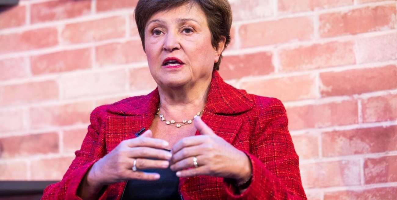 La directora del FMI expresó en Davos que la economía mundial recibirá un impulso en 2024 gracias a un mejor desempeño que el previsto durante el año pasado. Crédito: Bloomberg.