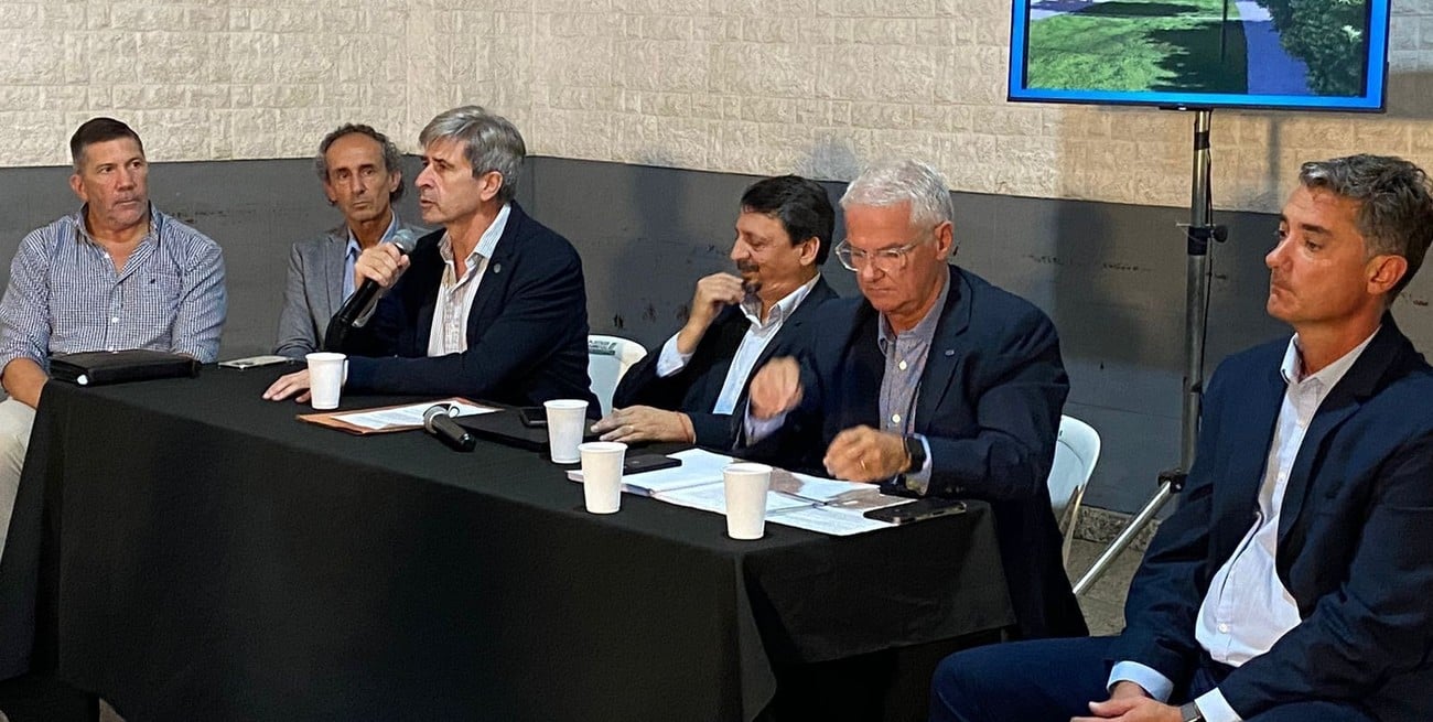 Del encuentro con vecinos participaron autoridades de la Empresa Provincial de Energía (EPE), encabezadas por su director, Hugo Marcucci. Crédito: Prensa EPE
