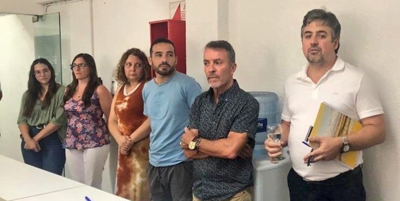 El Ministro de Seguridad, Pablo Cococcioni (der), junto al director de la APSV, Carlos Torres y su equipo de trabajo. Crédito: APSV