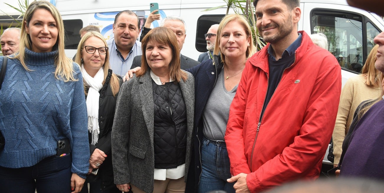 El 23 de septiembre, un mes antes de las generales de octubre 23, Bullrich coincidió con Losada, Poletti y la dupla Pullaro-Scaglia, en la peatonal de Santa Fe. Crédito: Guillermo Di Salvatore
