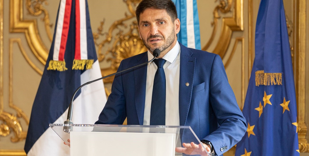 Pullaro señaló el “profundo honor de estar en representación de Santa Fe” junto a funcionarios de su gobierno y de la oposición provincial. Foto: Gentileza