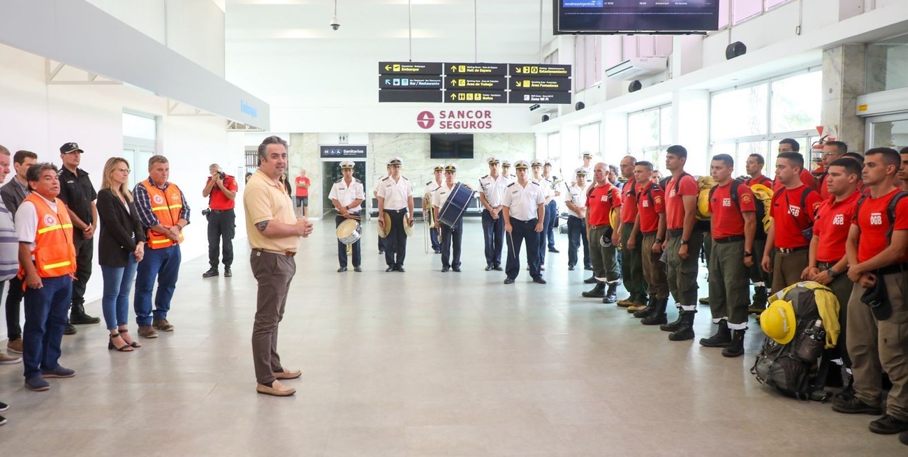 “Vinimos a transmitirles nuestro orgullo, agradecimiento y reconocimiento de todo Santa Fe”, sostuvo el ministro de Seguridad, Pablo Cococcioni. FOTO: Prensa Gobierno